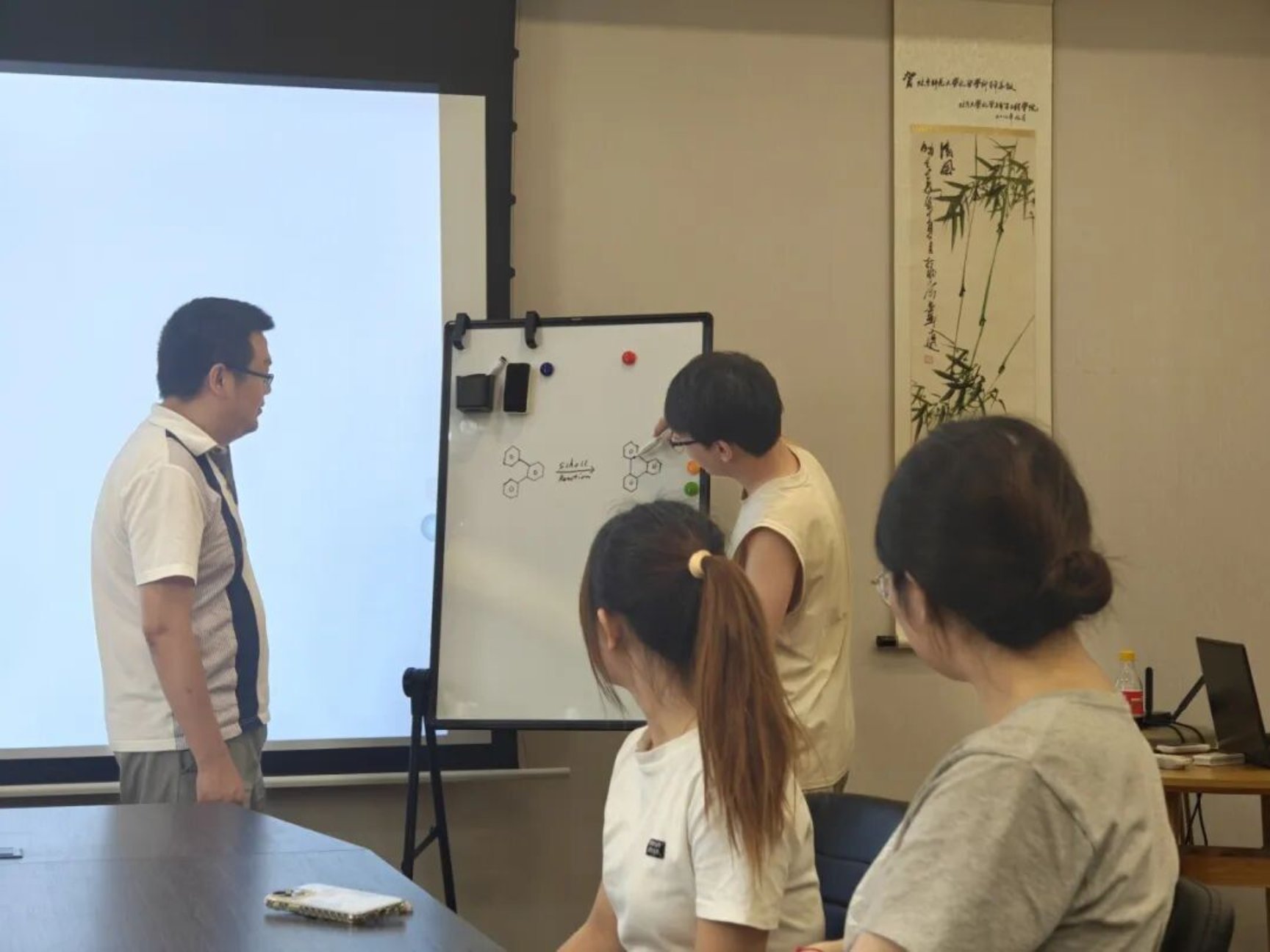 （图中前排右三为龚汉元老师）
